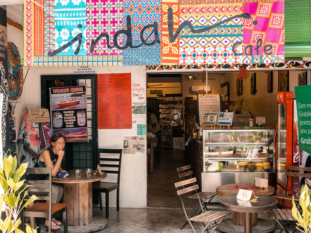 Tolle Atmosphäre im Indah Café in Kuching