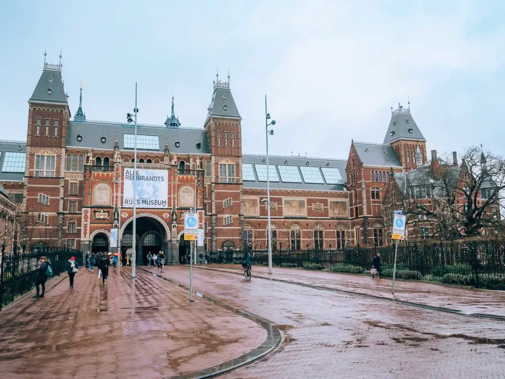 Amsterdam Museen: Das Rijksmuseum von außen