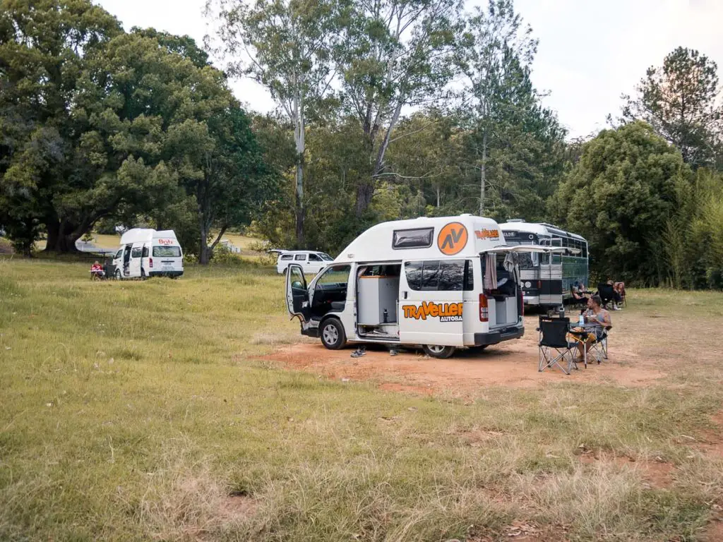 Kostenloser Campingplatz im Wald