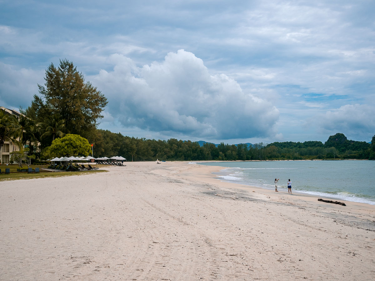 Einsamer Strand auf Langkawi in Malaysia