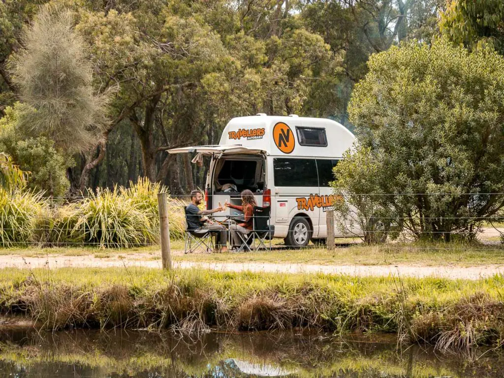 Unser Camper auf einem Campingplatz in Australien