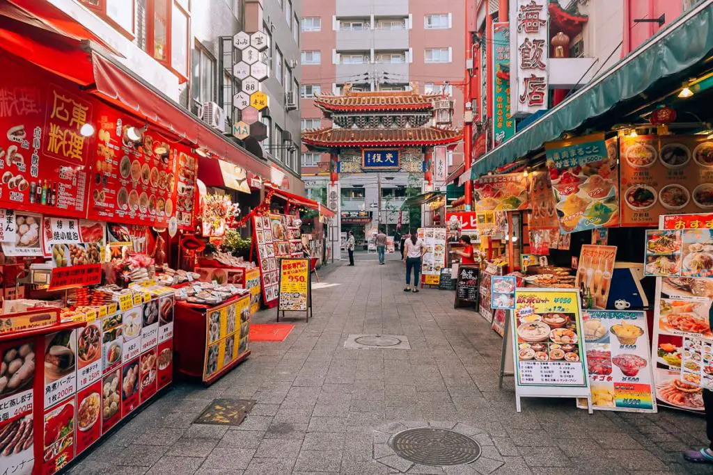 Kleine Gasse in Kobe`s Chinatown Nankinmachi 