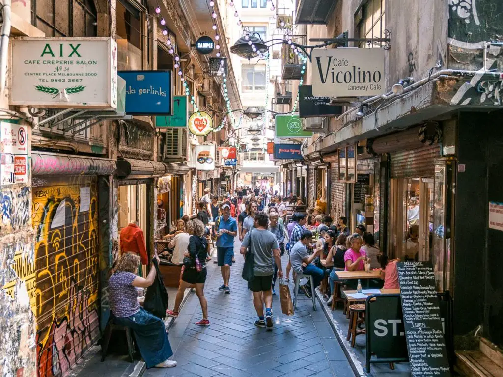Die Degraves Street voller Restaurants in Melbourne