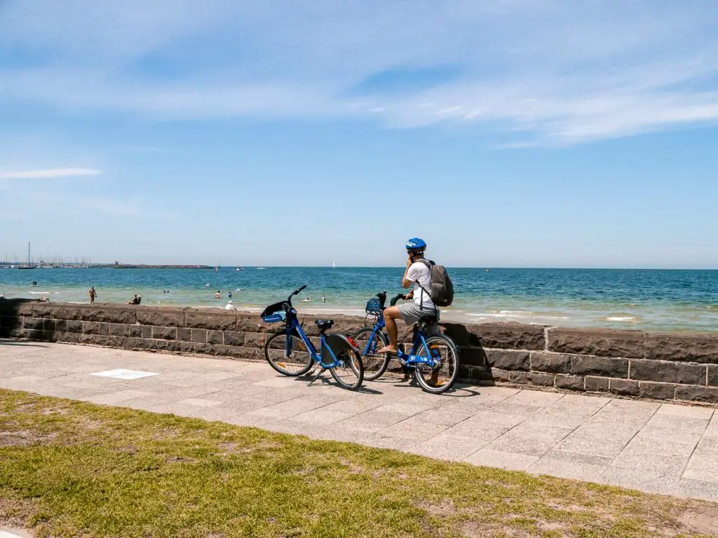 Marco mit den Leihrädern in St. Kilda
