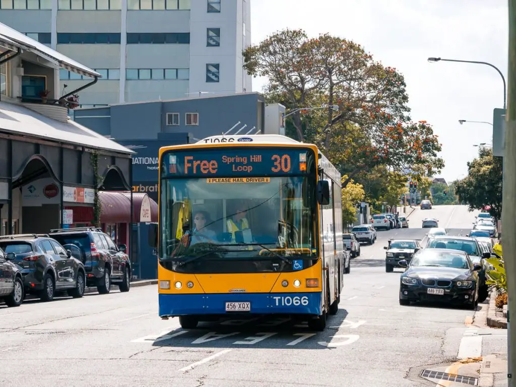 Kostenloser Bus in der Stadt Brisbane