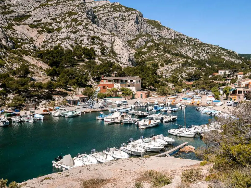 Kleine Hafenbucht im Calanques Nationalpark in Marseille