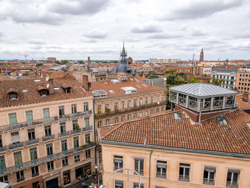 Die Aussicht von der Galerie Lafayette auf Toulouse in Frankreich