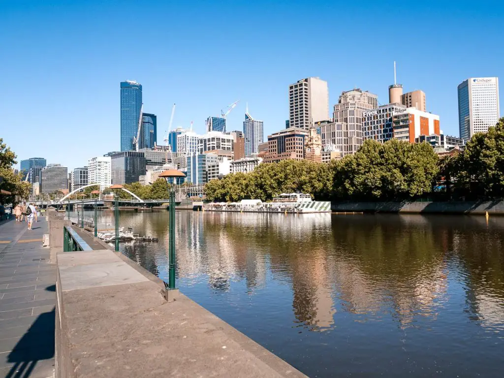 Der Yarra River und die Skyline in Melbourne