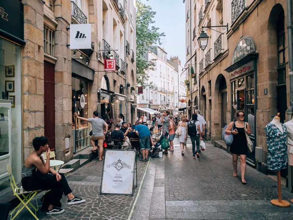 Gasse in der Altstadt von Nantes Frankreich