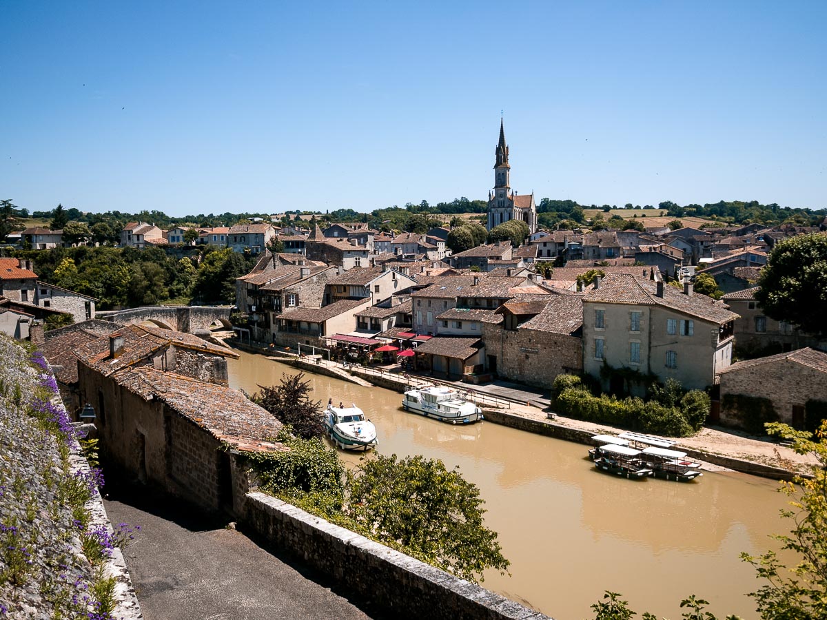 Das Dorf Nerac in Frankreich