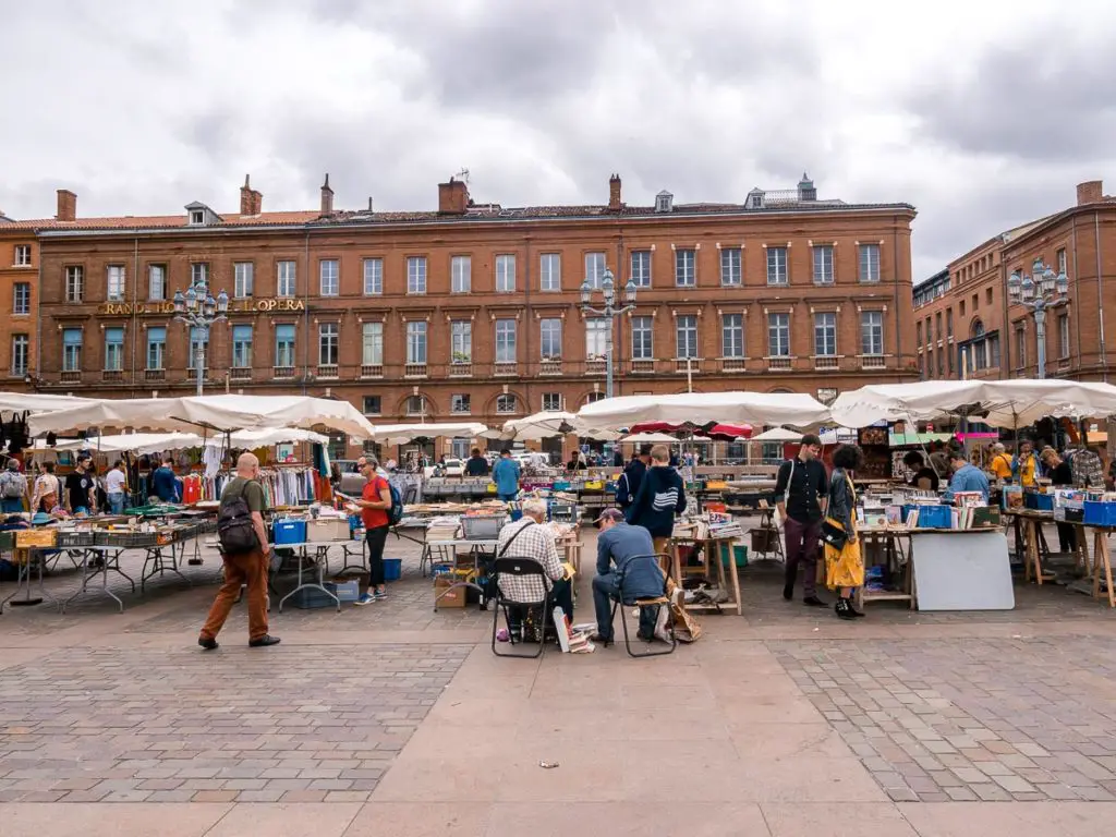 Markt auf dem Place du Capitole in Toulouse Frankreich