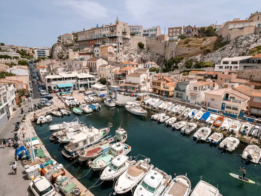 Der kleine Hafen Vallon des Auffes in Marseille