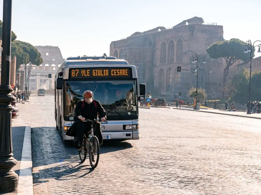 Ein Stadtbus in Rom