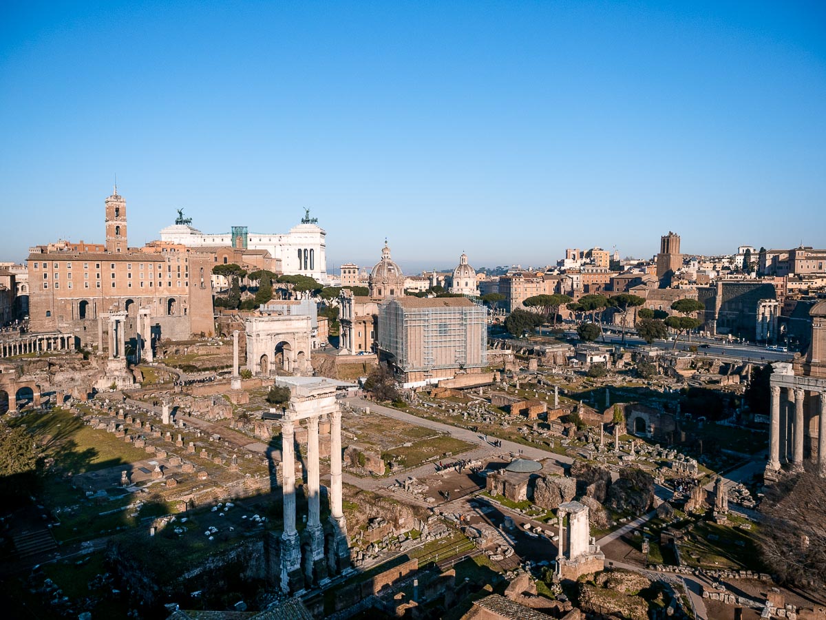 Die Forum Romanum Anlage mit historischen Bauwerken
