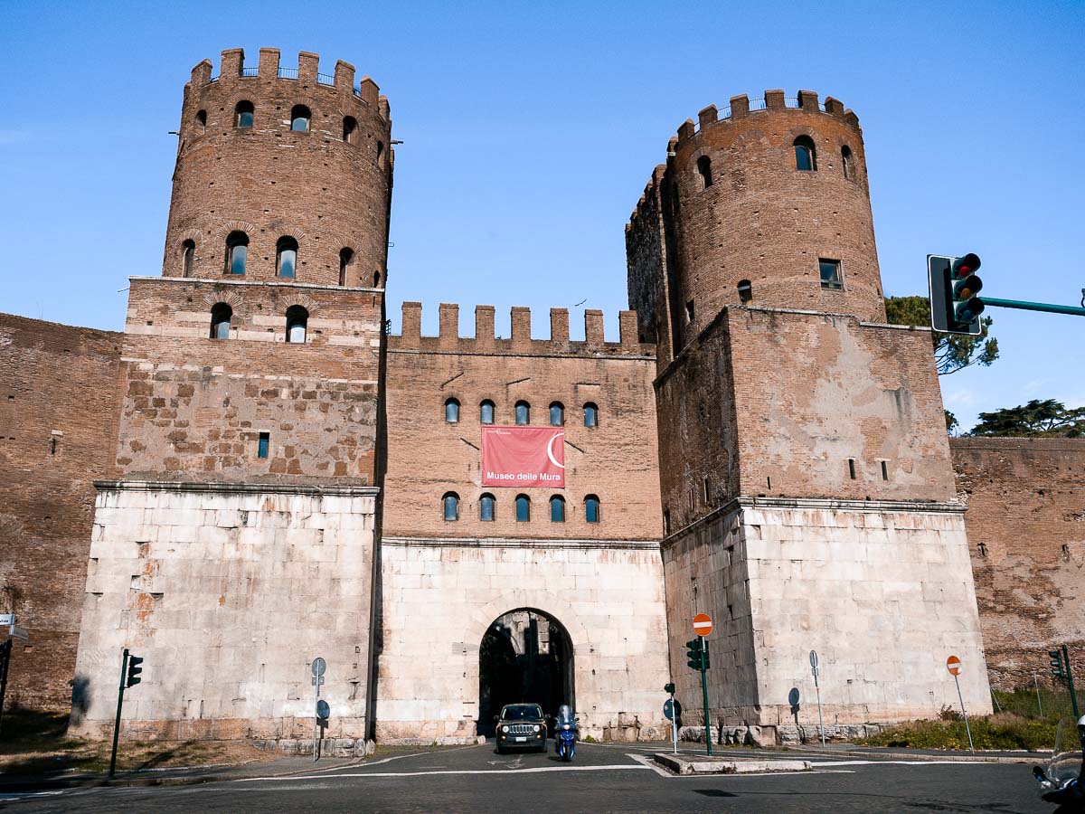 Das Stadttor Porta San Sebastiano in Rom