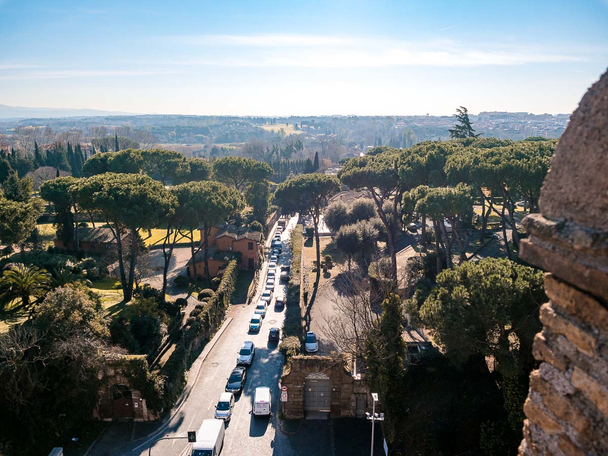 Blick auf die Via Appia Antica in Rom
