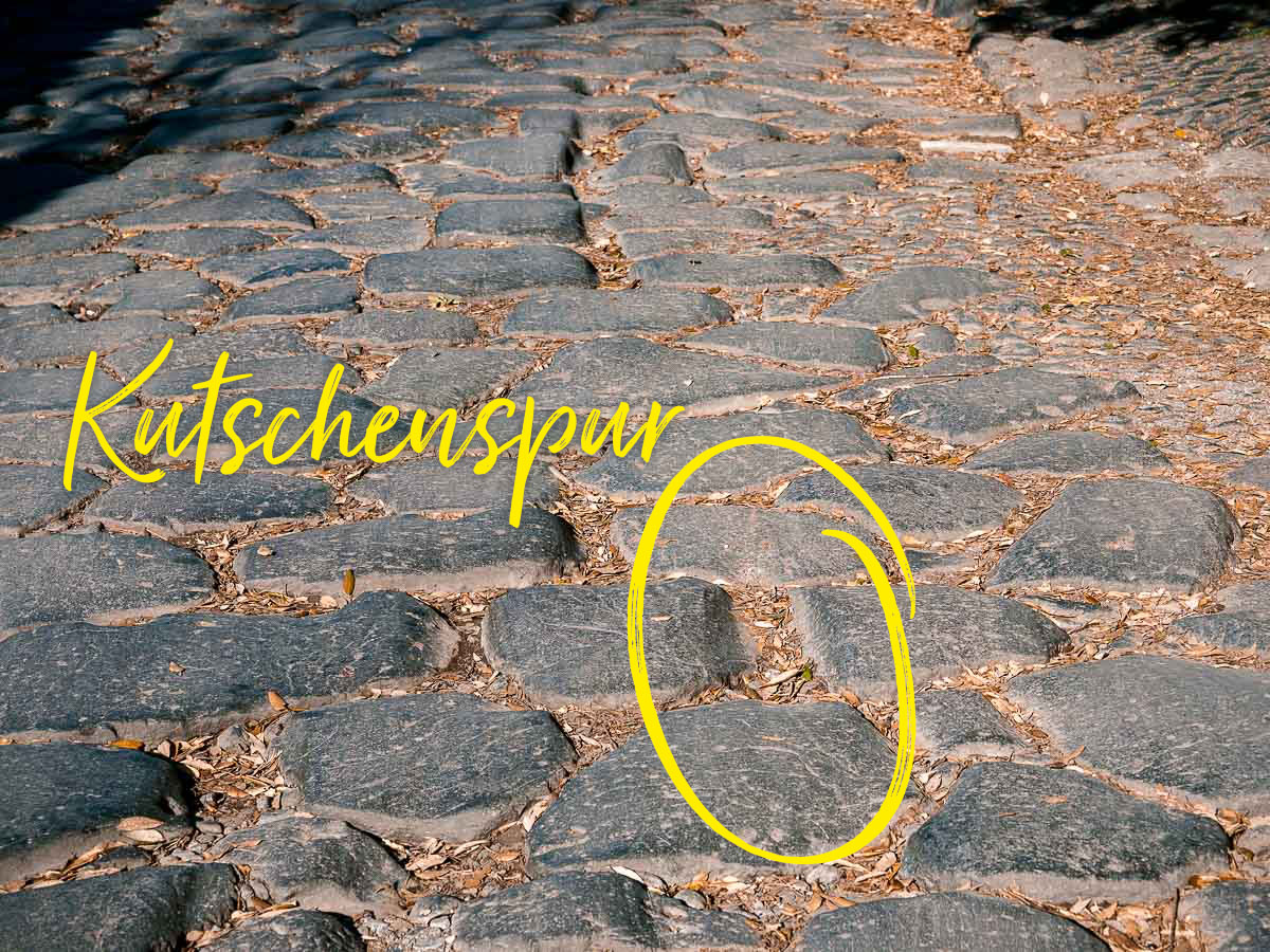 Kutschenspur in der historischen Via Appia Antica