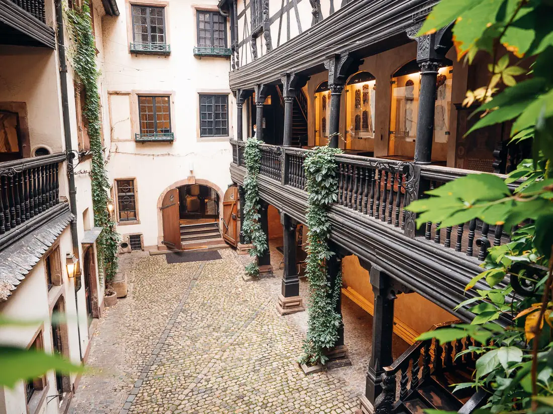 Straßburg Sehenswürdigkeiten: Innenhof im Elsässischen Museum