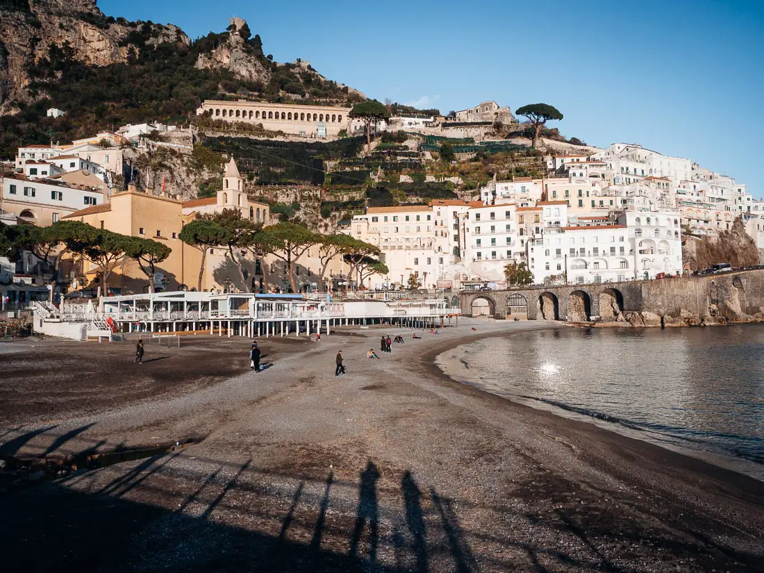 Der Strand in Amalfi in Italien