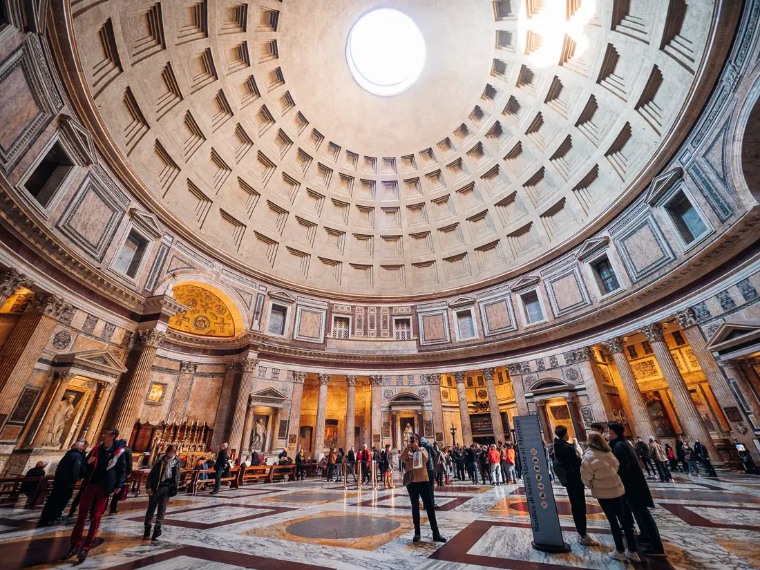Die Pantheon Kirche in Rom von Innen