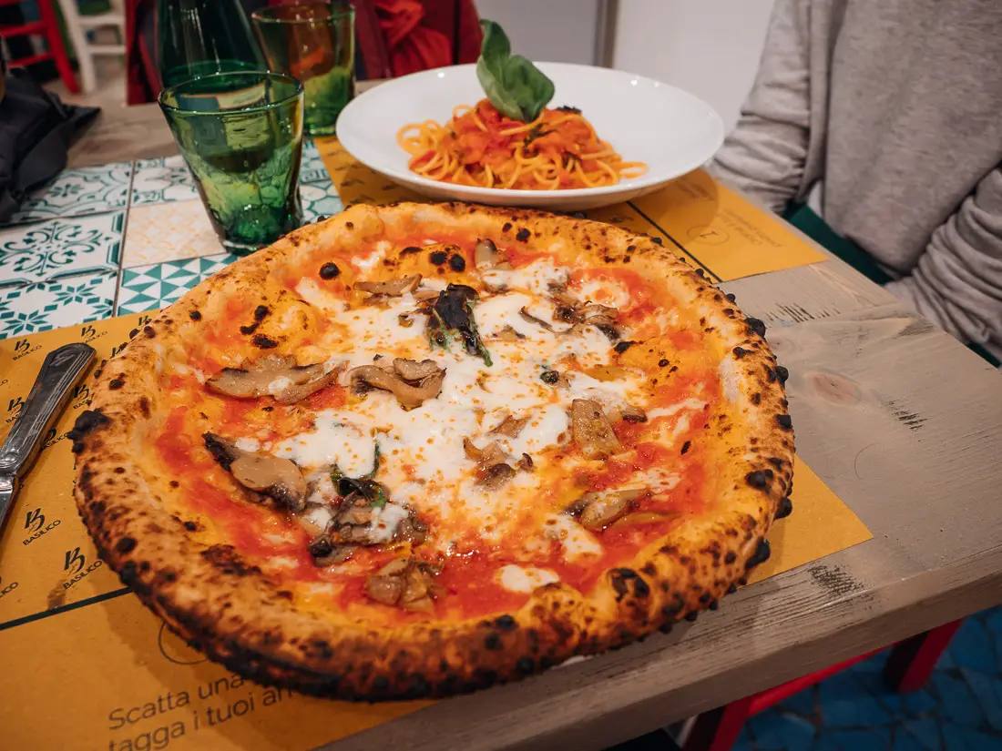 Pizza & Pasta im Basilica Restaurant in Sorrent