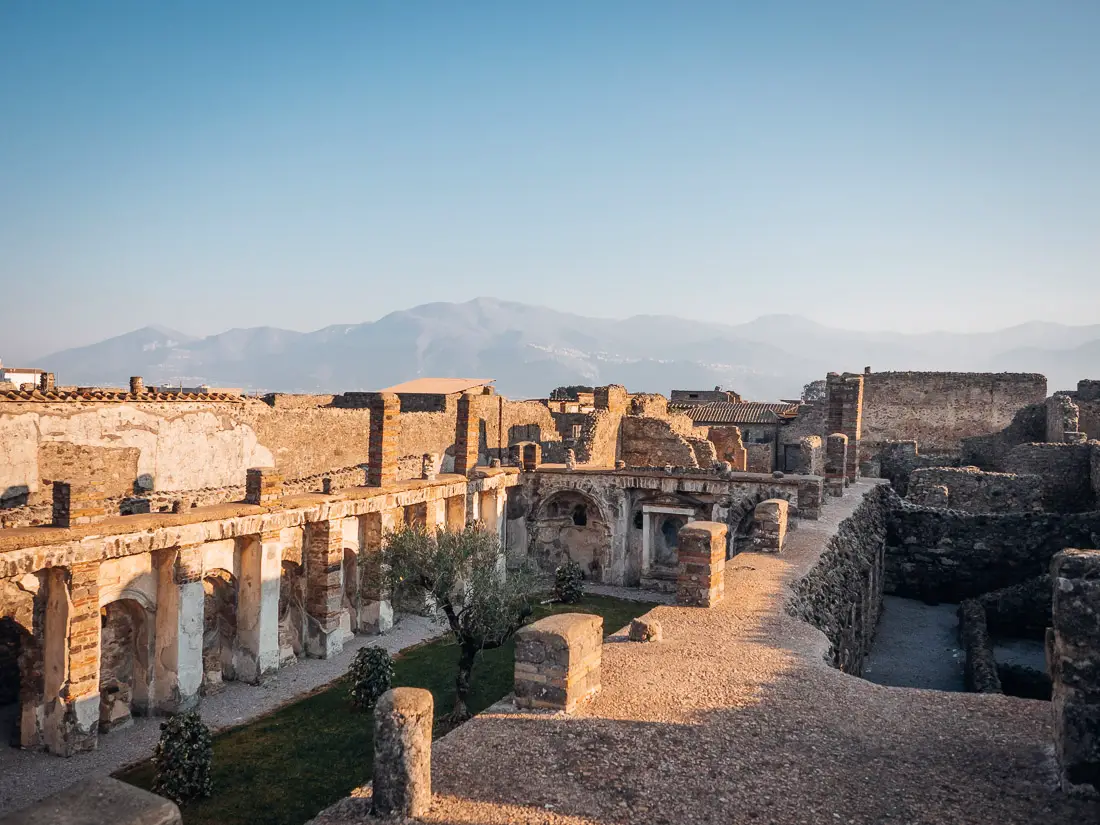 Aussicht auf die Ruinen in Pompeji